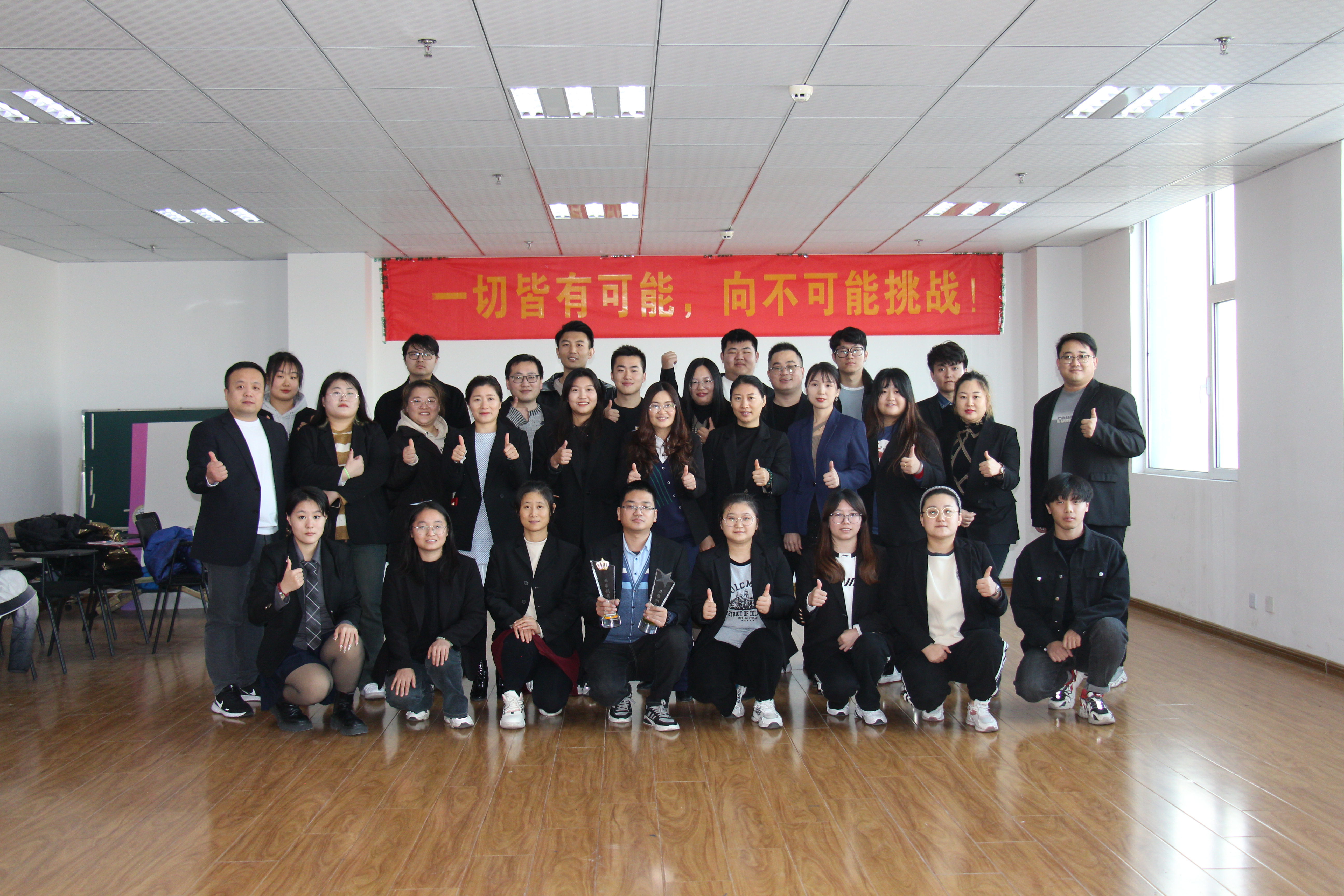 強化企業文化，共享成績，游戲抽獎環節歡聚一堂
